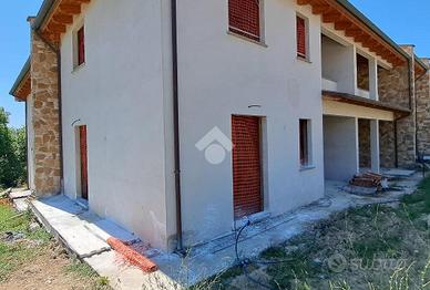 VILLA A SCHIERA A GIANO DELL'UMBRIA