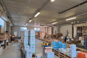 Capannone con uffici