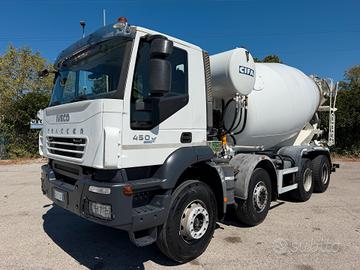 IVECO TRAKKER 450 con betoniera CIFA