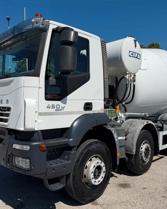 IVECO TRAKKER 450 con betoniera CIFA