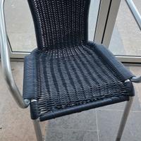 Sedie e tavoli di un bar