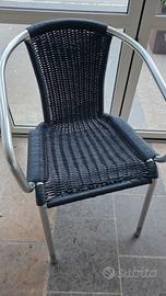 Sedie e tavoli di un bar