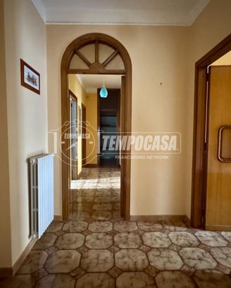 Appartamento a Castel Morrone 5 locali