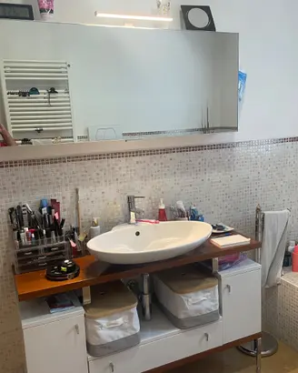 Mobile arredo bagno con lavandino