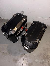 Valigie e Telai nere per moto Guzzi V85TT