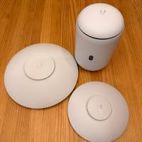 2 Ubiquity UniFi access point