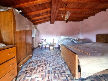 CASA SEMINDIPENDENTE A PISTOIA