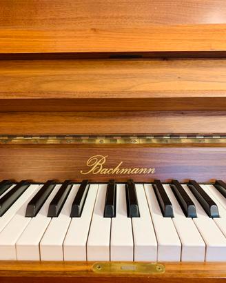 Pianoforte verticale Bachmann 107 in noce