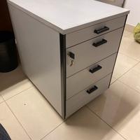 Cassettiera con 4 cassetti con chiave in legno