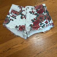 Pantaloni corti/shorts elasticizzati a vita alta