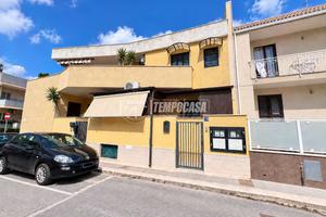 Casa indipendente con box auto.