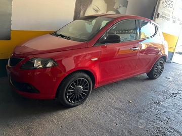 Lancia Ypsilon 1.0 FireFly 5 porte S&S Hybrid UnYc