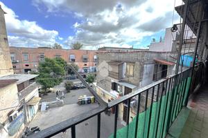 2 LOCALI A NAPOLI