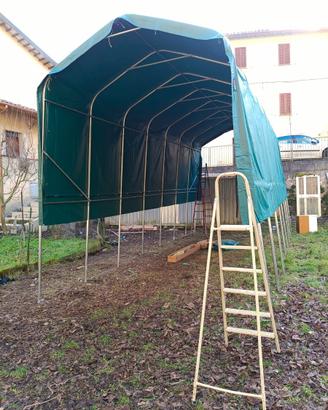 Capannone per macchine, camper