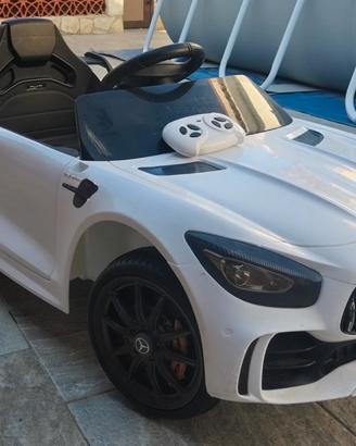 Macchina per bambini modello Mercedes 