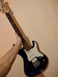 Yamaha 112v + amplificatore Harley Benton 