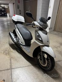Kymco People GTi 200 bianco con bauletto