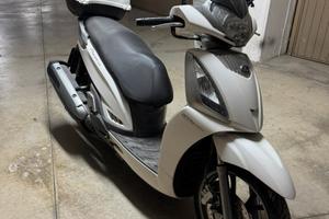 Kymco People GTi 200 bianco con bauletto