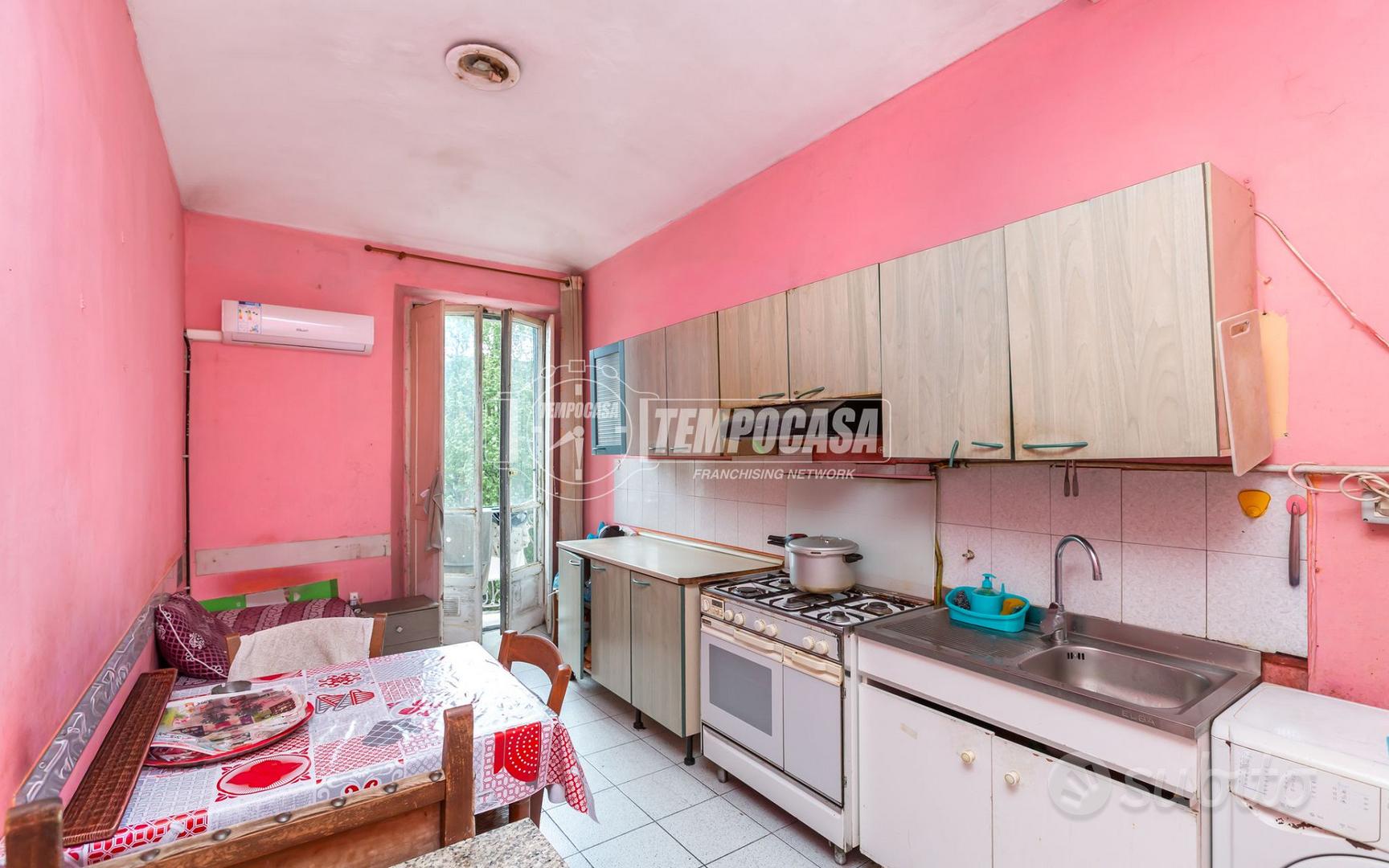 Apartment in Torino, Basso San Donato, Circoscrizione 4 - Altro