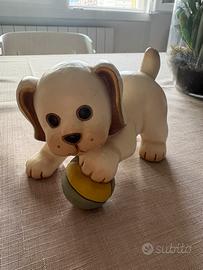 Cane kira con palla thun