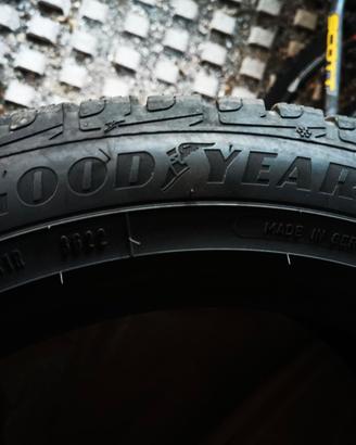 4 pneumatici estivi GoodYear 225/50R17 usati