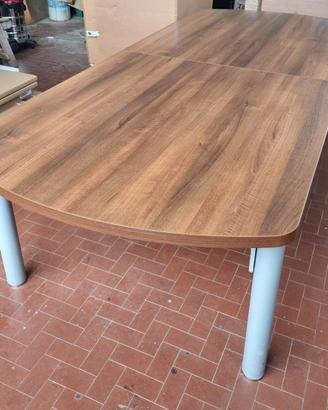 Tavolo riunione ovale