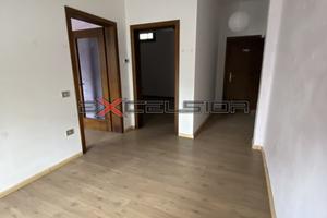 CAVARZERE: ufficio piano terra