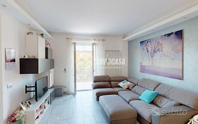 SECONDO PIANO CON BALCONI, GARAGE E POSTO AUTO