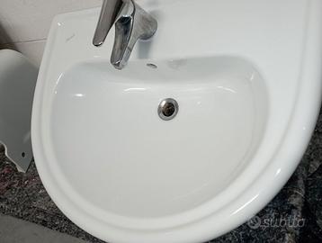 Lavandino bagno Dolomite mod. Clodia sospeso