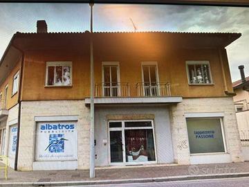 Immobile di 104 m² con 2 locali a Udine