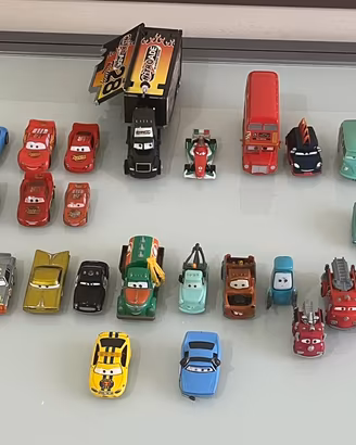 Lotto 42 Cars Disney Pixar Mattel + Camion