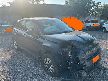 Fiat 500X 2023 1.3 MultiJet 95 CV sinistrata incid