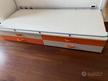 Cassettiera supporto letto bimbo