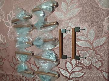 Maniglie per mobili colore ciliegio 