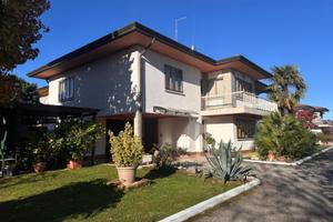 LUMINOSA VILLA TRICAMERE INDIPENDENTE DALLE AMP...