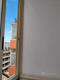 vetrata in PVC e vetro satinato 