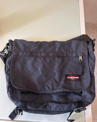 Borsa eastpack tracolla