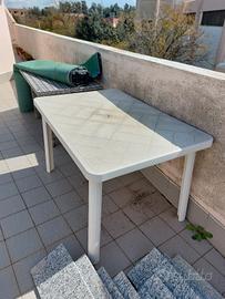 tavolo in plastica per esterno