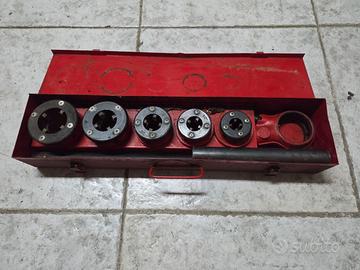 FILETTATURA A CRICCHETTO PER TUBI