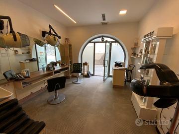 Laboratorio, ambulatorio, studio o salone da parru