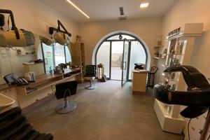 Laboratorio, ambulatorio, studio o salone da parru