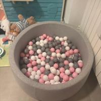 Piscina di palline bimba
