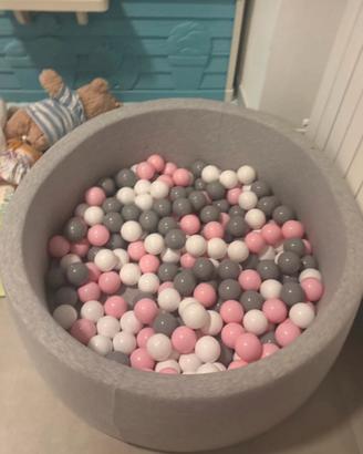 Piscina di palline bimba