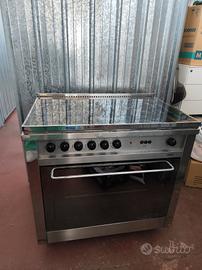 Cucina a gas 5🔥 professionale - condizioni 10/10 