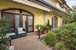 Appartamento piano terra con giardino in centro Po