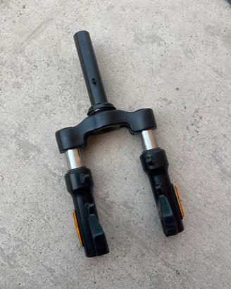 Forcella anteriore ammortizzata Jeep Jad/Juc