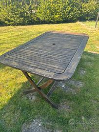 Tavolo da giardino con sedie
