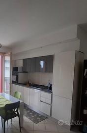 Cucina bianco lucido