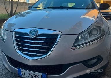  auto lancia delta 