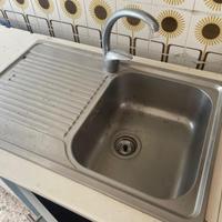 Lavabo una vasca e miscelatore incluso